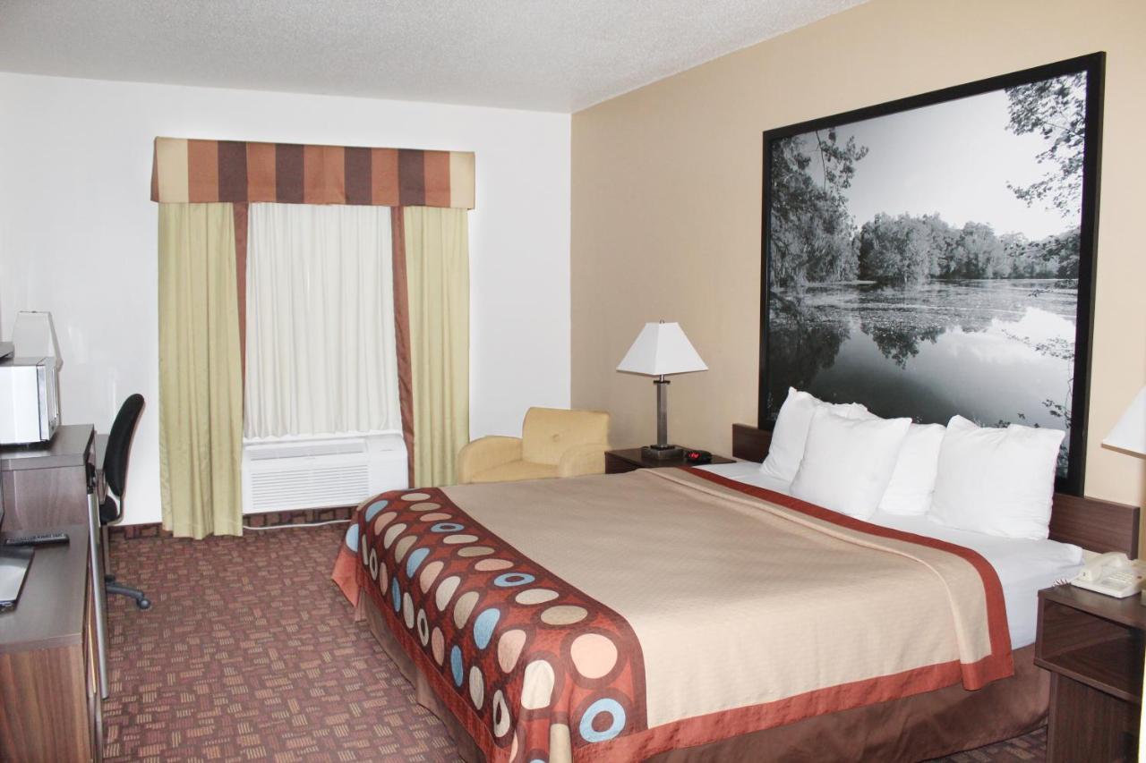 Super 8 By Wyndham Three Rivers Buitenkant foto