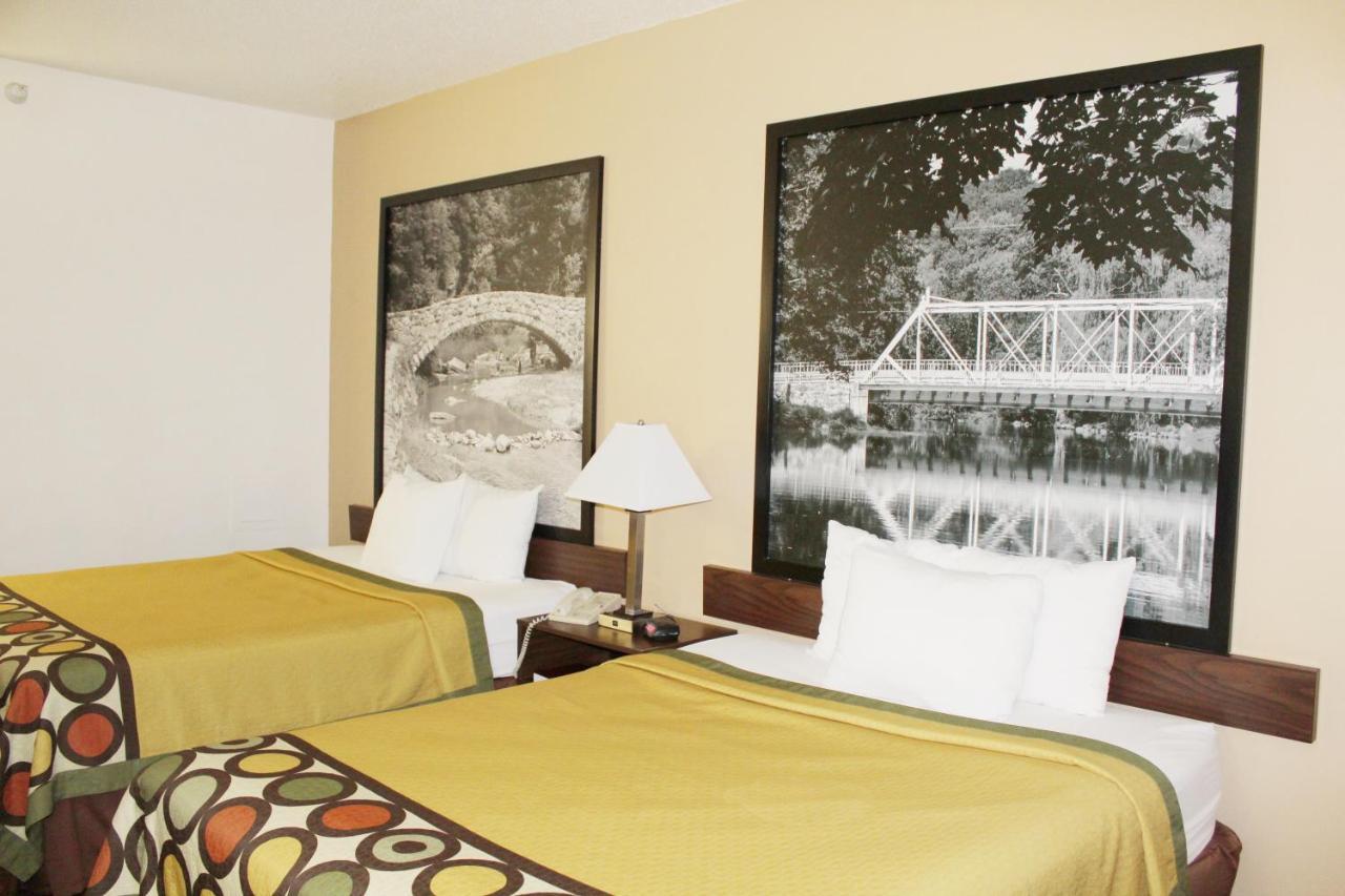 Super 8 By Wyndham Three Rivers Buitenkant foto