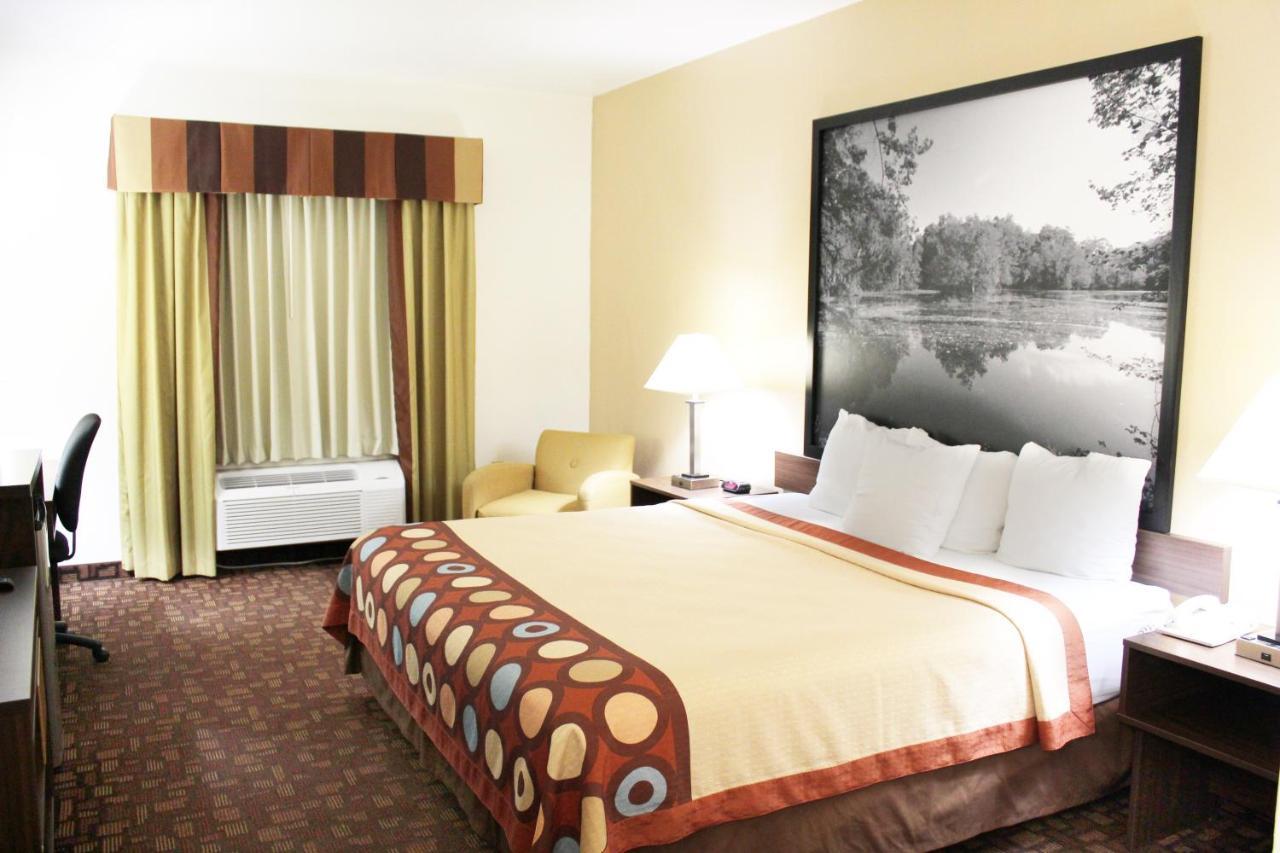 Super 8 By Wyndham Three Rivers Buitenkant foto