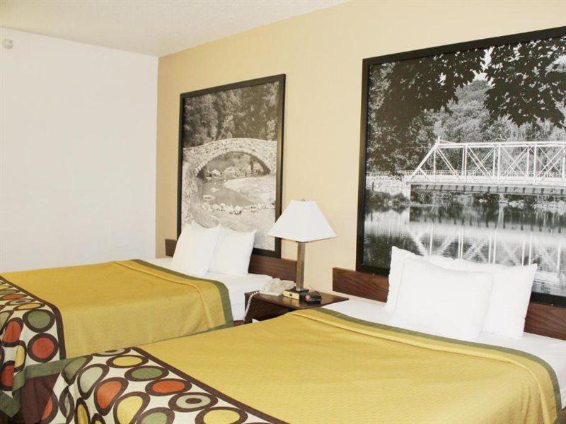 Super 8 By Wyndham Three Rivers Buitenkant foto