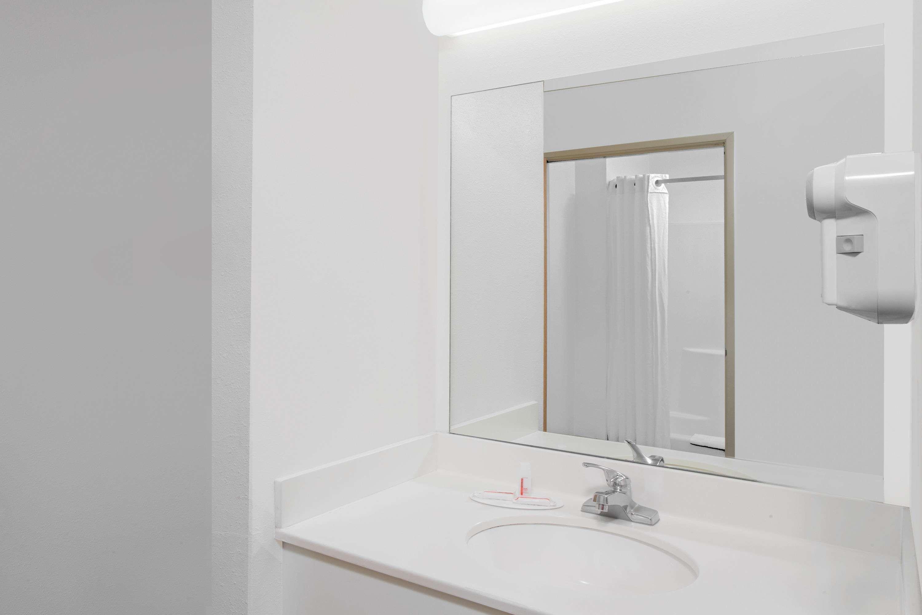 Super 8 By Wyndham Three Rivers Buitenkant foto